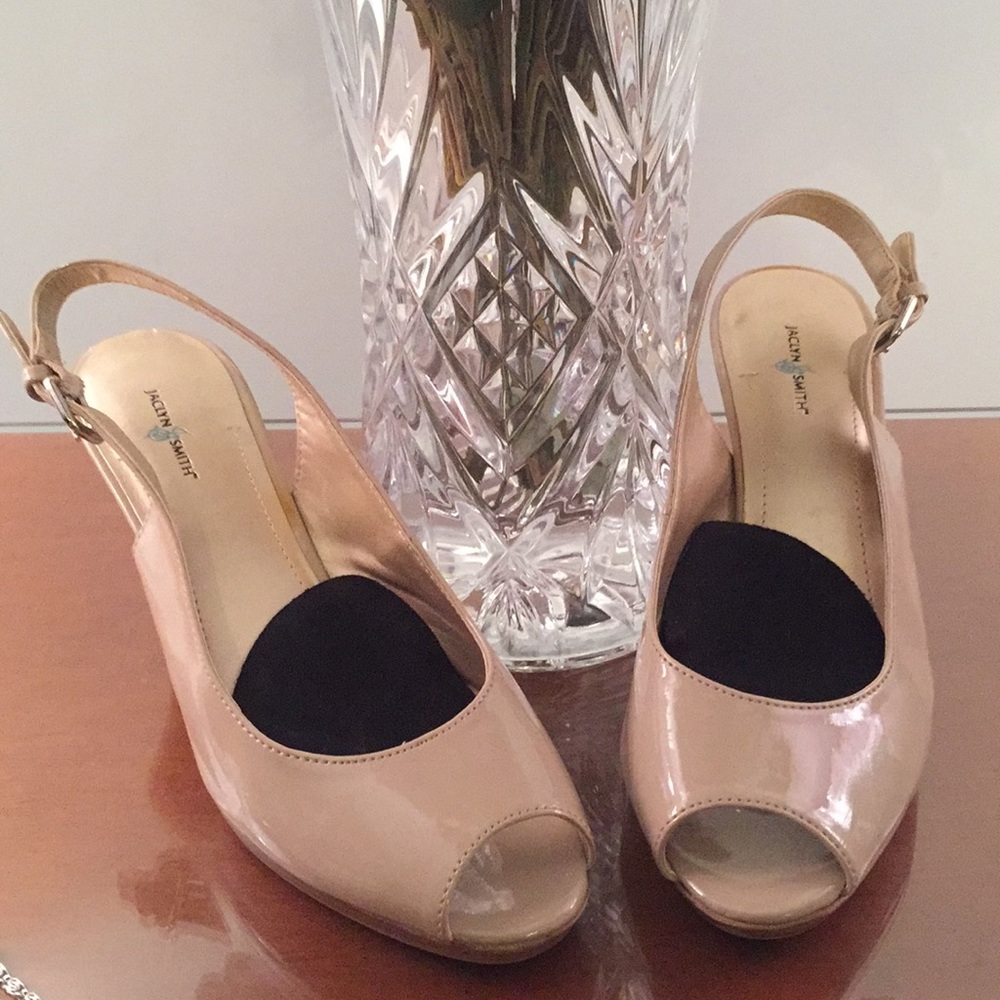 Jaclyn Smith 🌹heels pumps shoes peep toe.